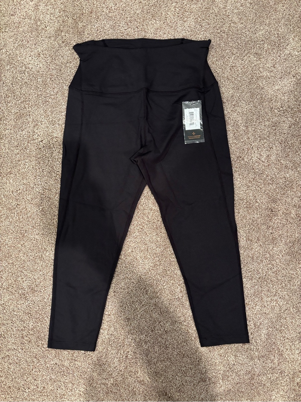 High-Rise Black Athletic Leggings with Side Pocket
